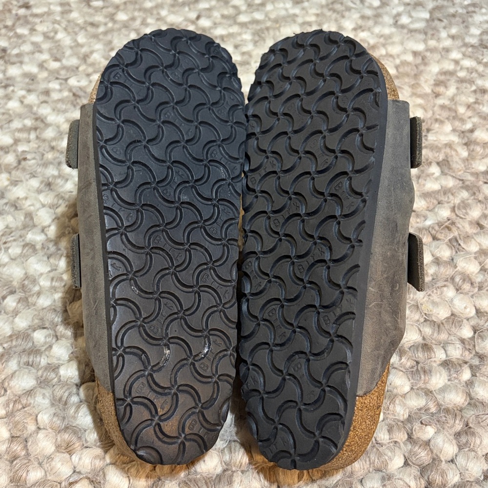 Birkenstock Dark Brown Double Buckle Arizona Sandals
Size-  Women’s 10/Men’s 8 - Picture 6 of 10